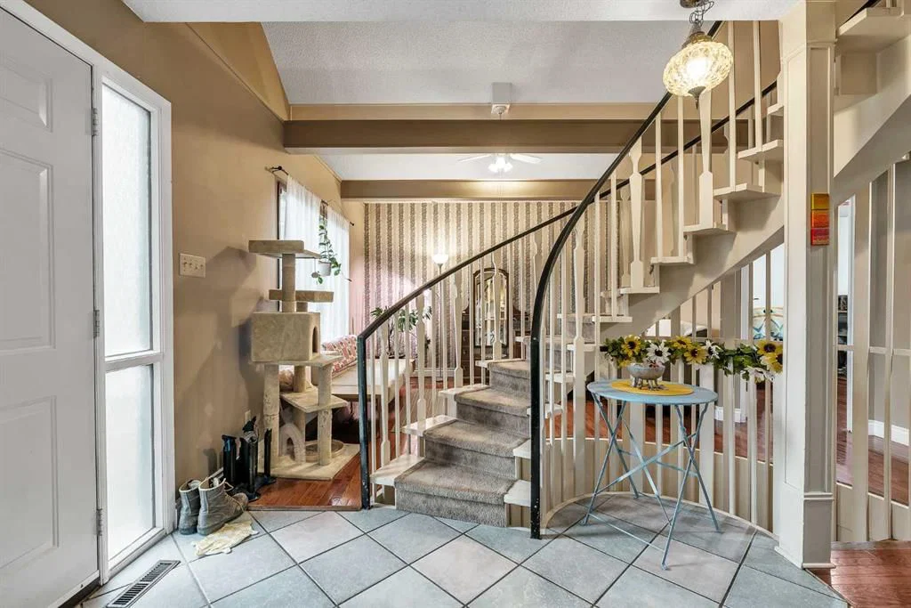 5820 Dalmead Crescent NW, Calgary — photo 4 of 47