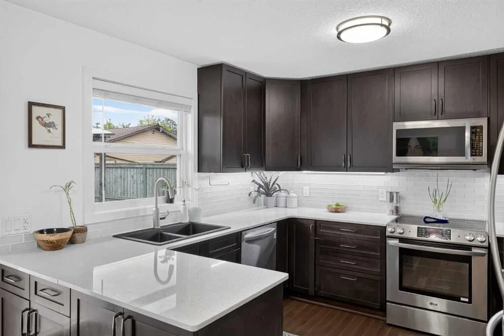 6324 Bowmont Crescent NW, Calgary — photo 4 of 45