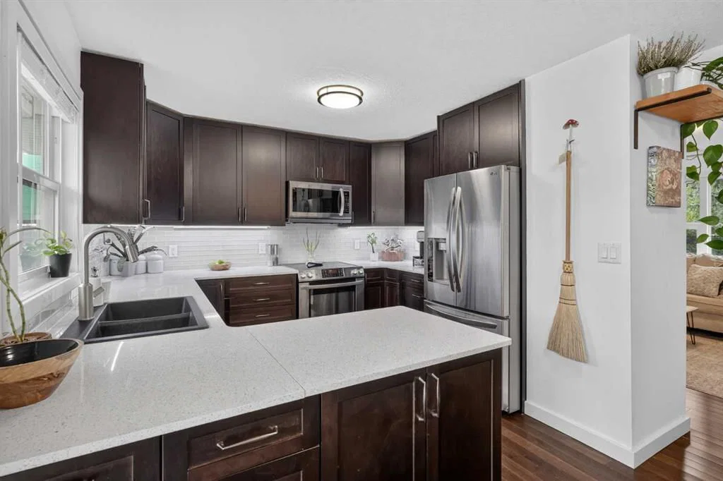 6324 Bowmont Crescent NW, Calgary — photo 5 of 45