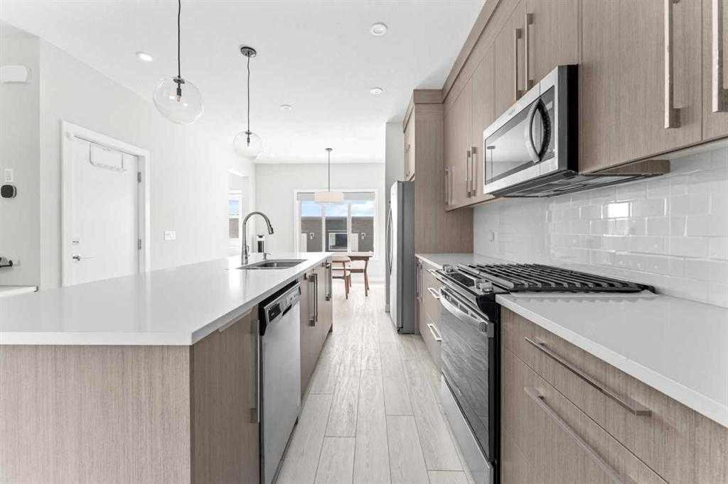 919 Walgrove Boulevard SE, Calgary — photo 2 of 21