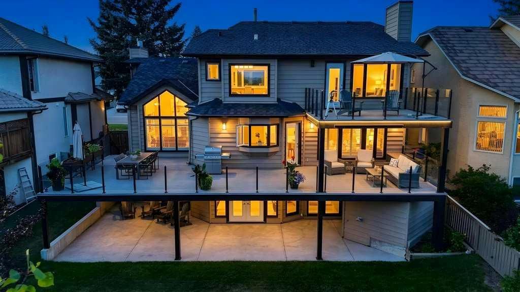95 Woodridge Close SW, Calgary — main listing photo