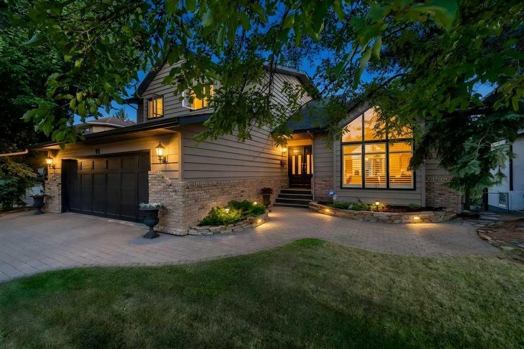 95 Woodridge Close SW, Calgary — photo 2 of 50