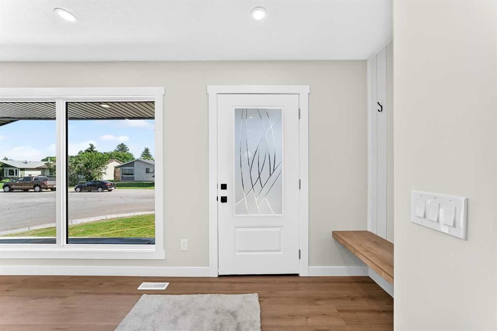 704 Malvern Drive NE, Calgary — photo 2 of 48