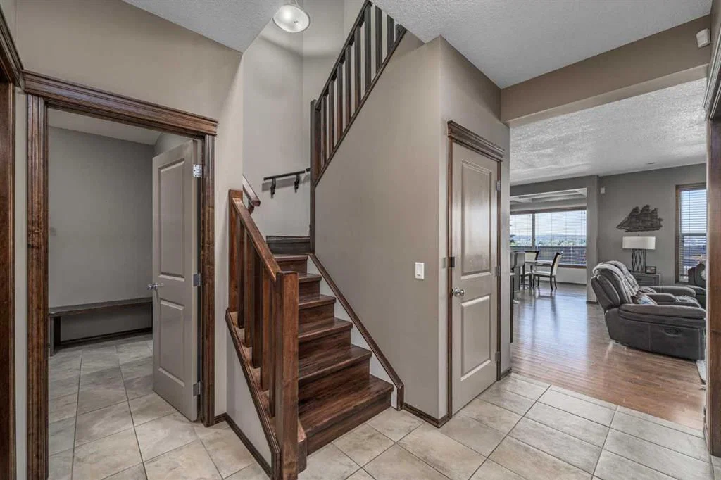 173 Pantego Road NW, Calgary — photo 5 of 42