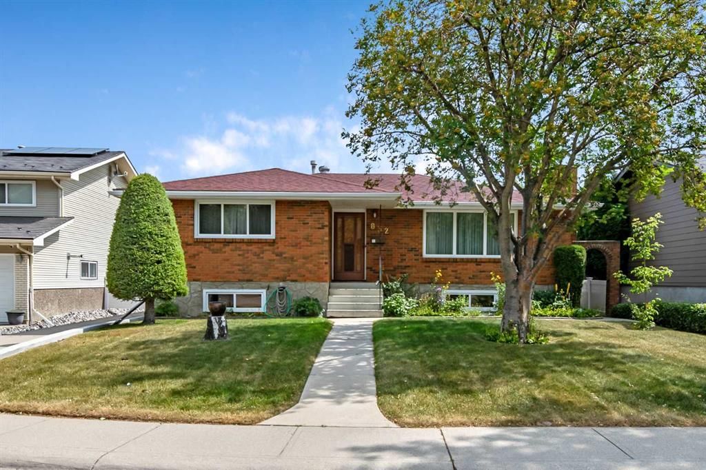 832 Canna Crescent SW, Calgary — main listing photo