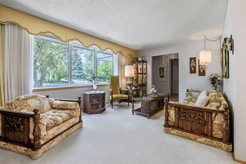 832 Canna Crescent SW, Calgary — photo 3 of 22