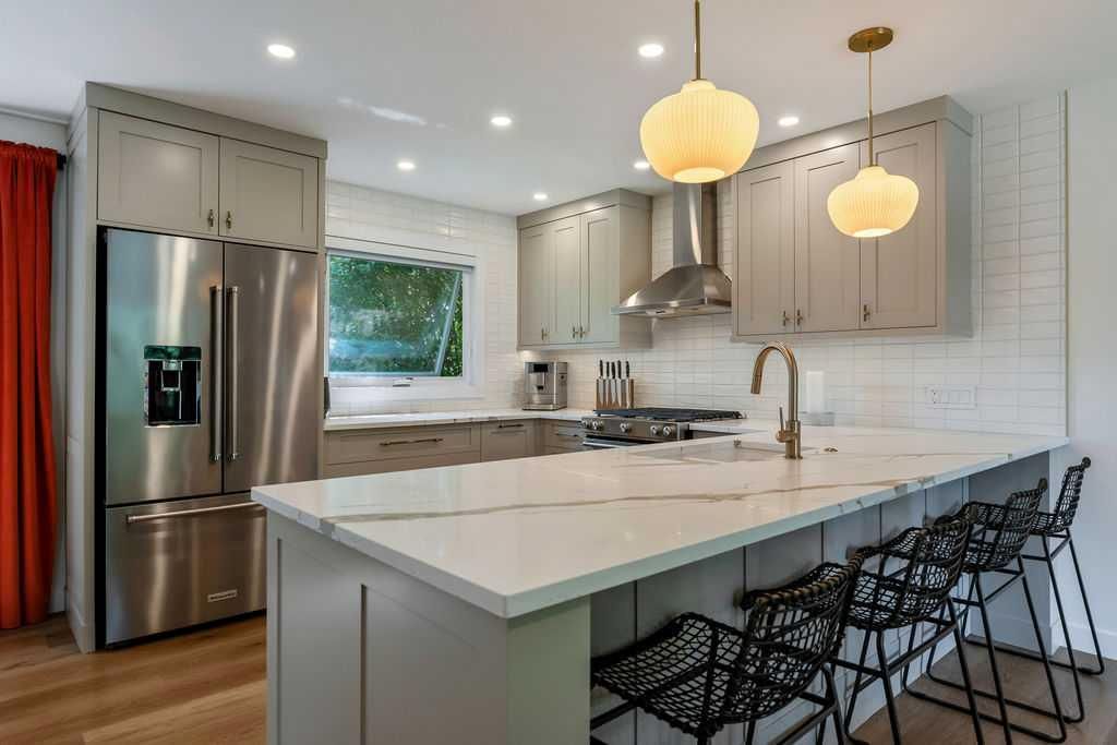 2011 Palliser Drive SW, Calgary — photo 5 of 51
