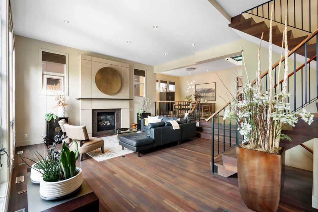 1215 Sifton Boulevard SW, Calgary — photo 3 of 50