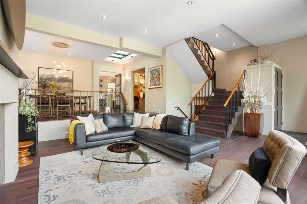 1215 Sifton Boulevard SW, Calgary — photo 4 of 50