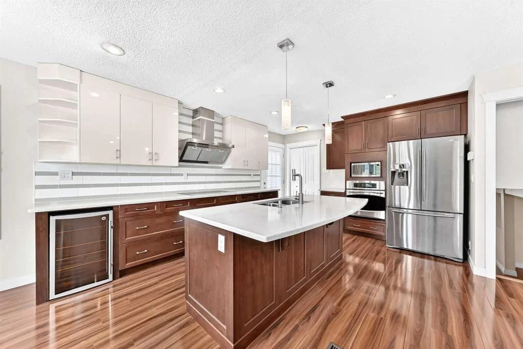136 Midlawn Close SE, Calgary — main listing photo