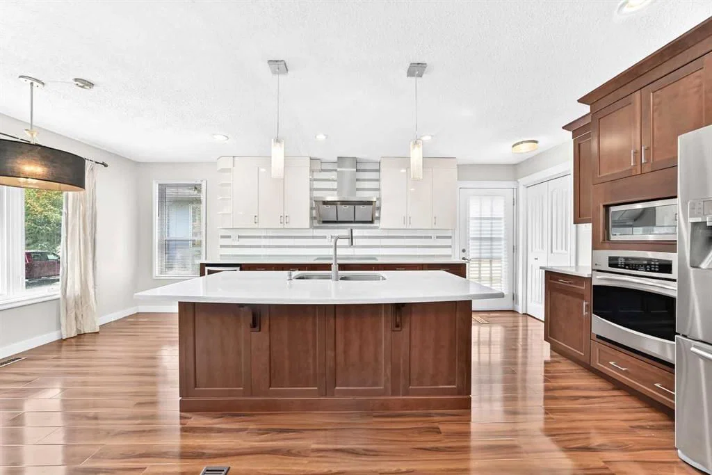 136 Midlawn Close SE, Calgary — photo 5 of 50