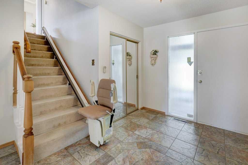 223 Willow Ridge Place SE, Calgary — photo 4 of 50