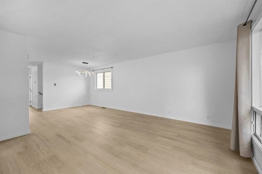 155 Sandarac Way NW, Calgary — photo 3 of 45