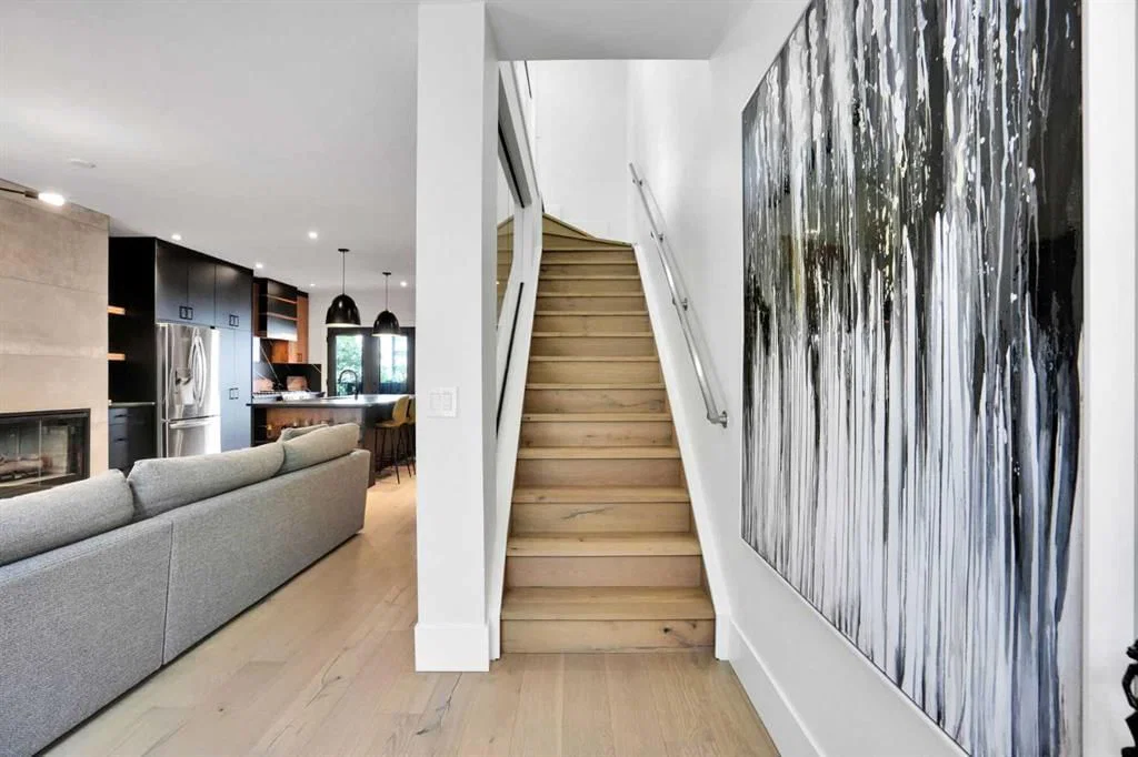 1042 13 Avenue SW, Calgary — photo 4 of 46