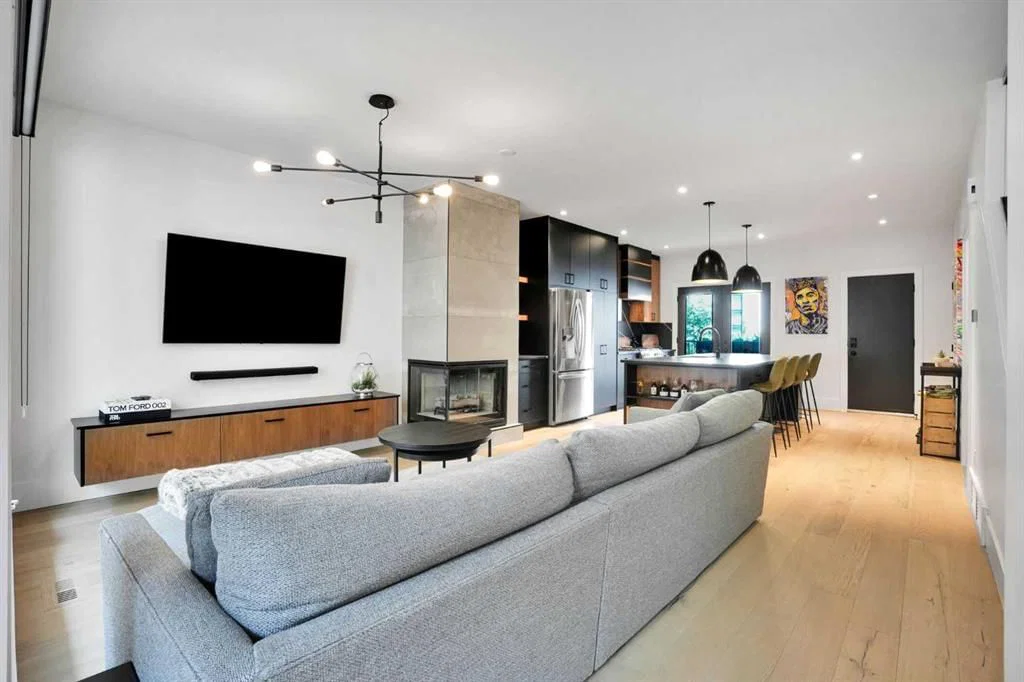 1042 13 Avenue SW, Calgary — photo 5 of 46
