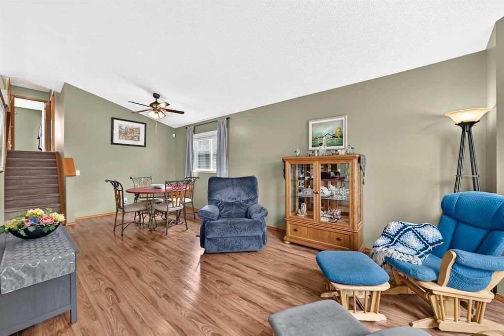 27 Erin Meadow Crescent SE, Calgary — photo 4 of 42