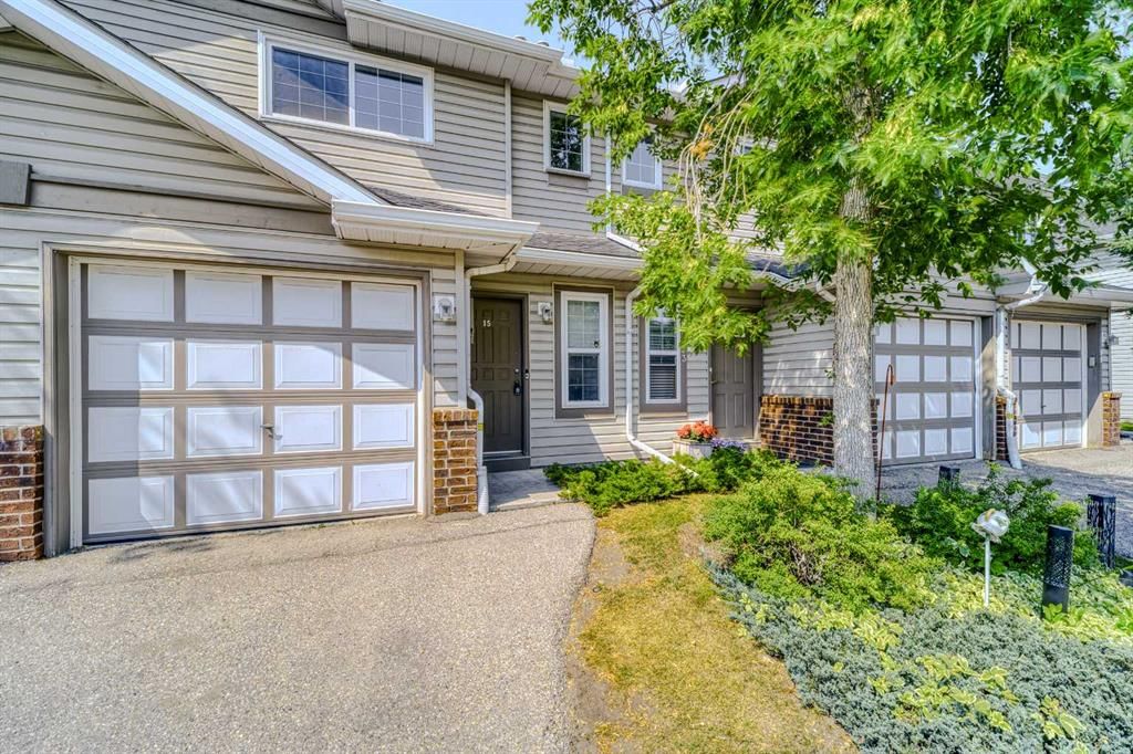 15 Harvest Glen Heights NE, Calgary — photo 2 of 45