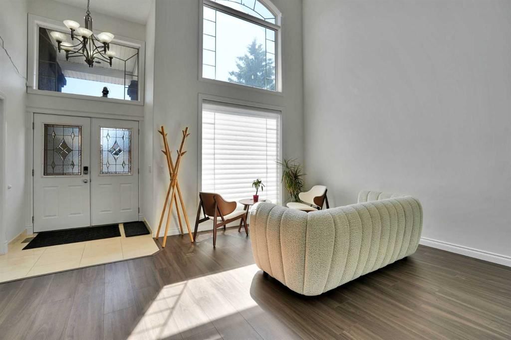 132 Evergreen Close SW, Calgary — photo 3 of 45