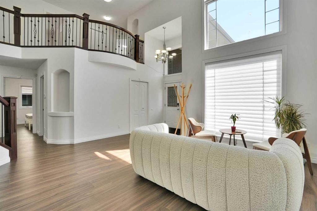 132 Evergreen Close SW, Calgary — photo 4 of 45