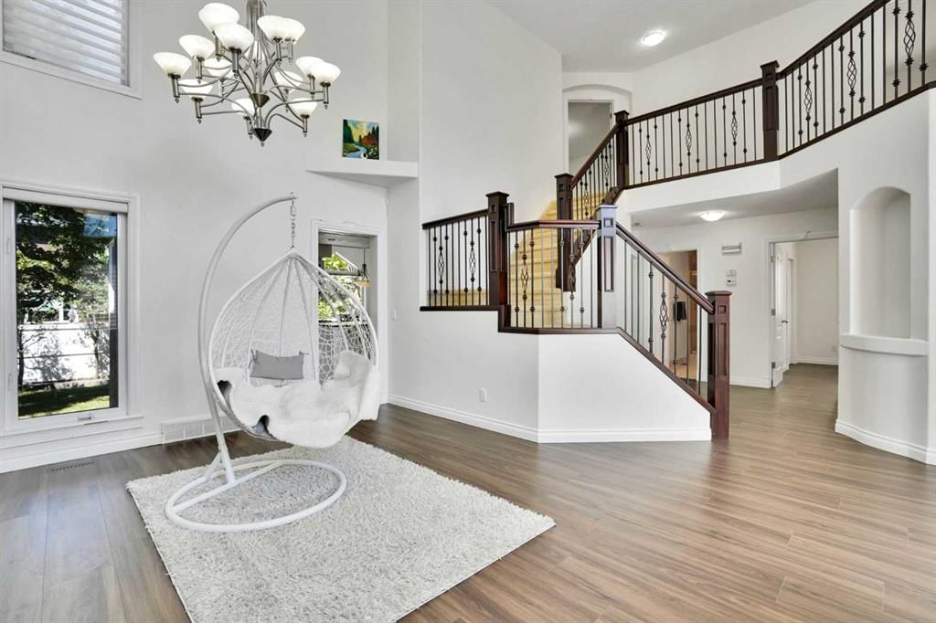 132 Evergreen Close SW, Calgary — photo 5 of 45