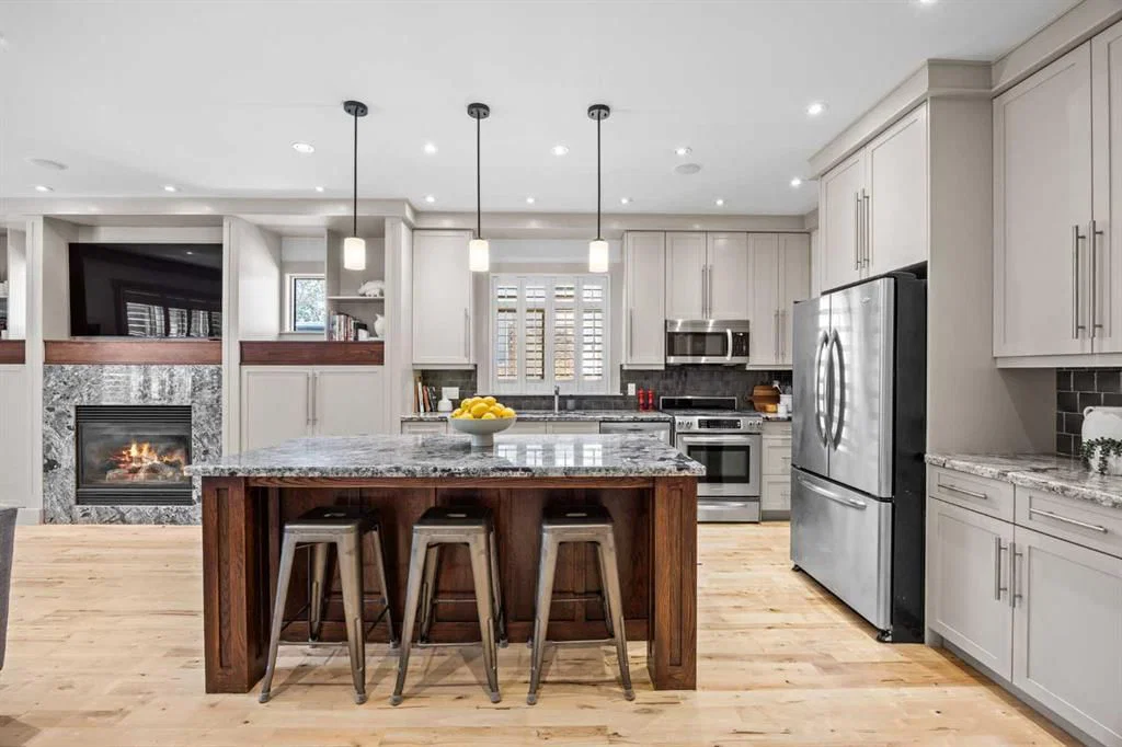 211 32 Avenue NW, Calgary — main listing photo