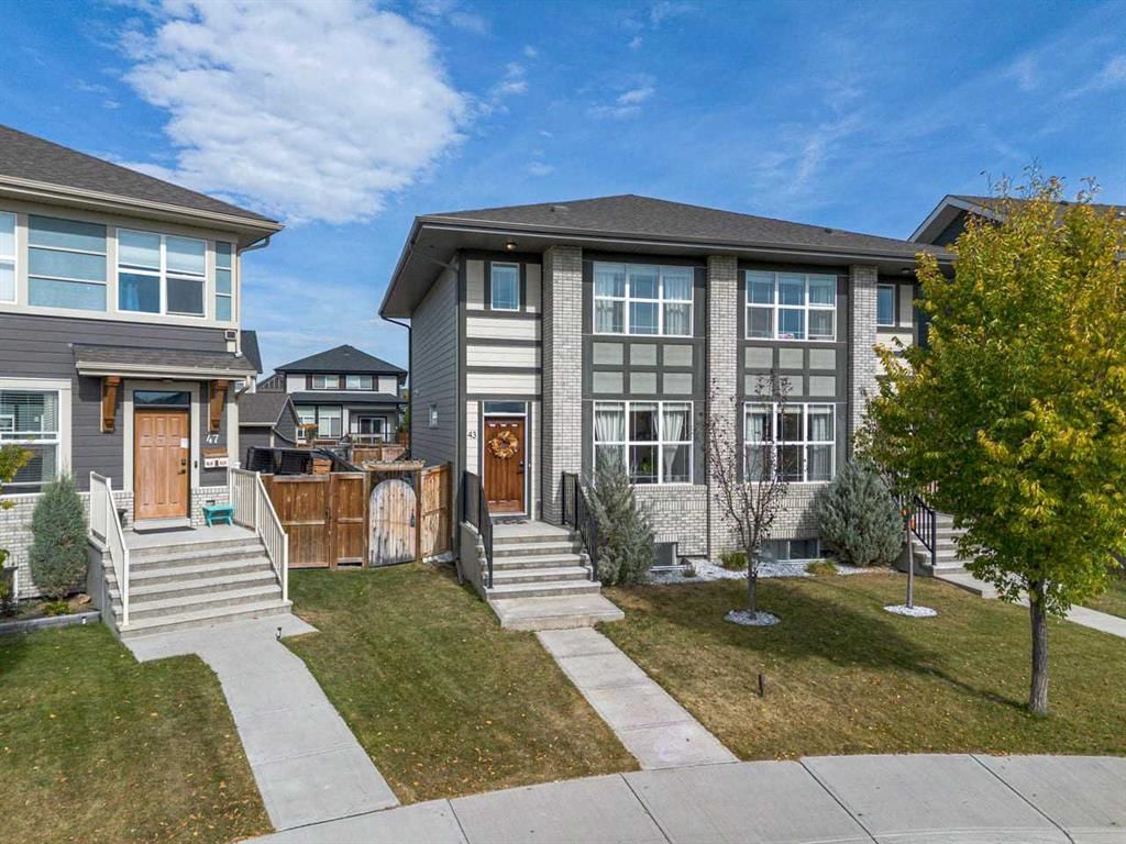 43 Masters Square SE, Calgary — photo 2 of 40