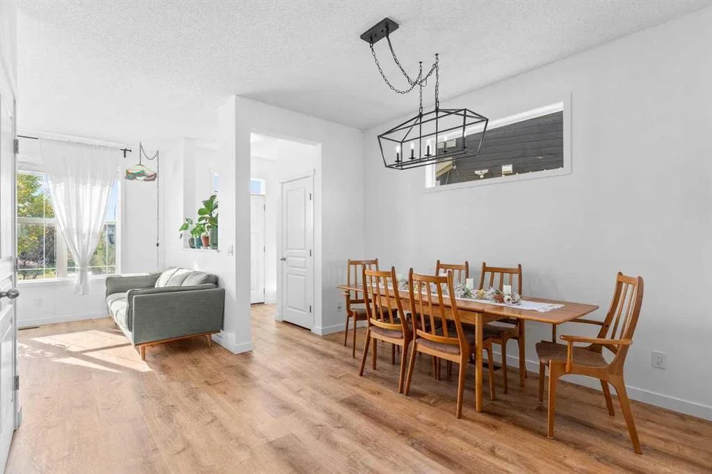 43 Masters Square SE, Calgary — photo 5 of 40