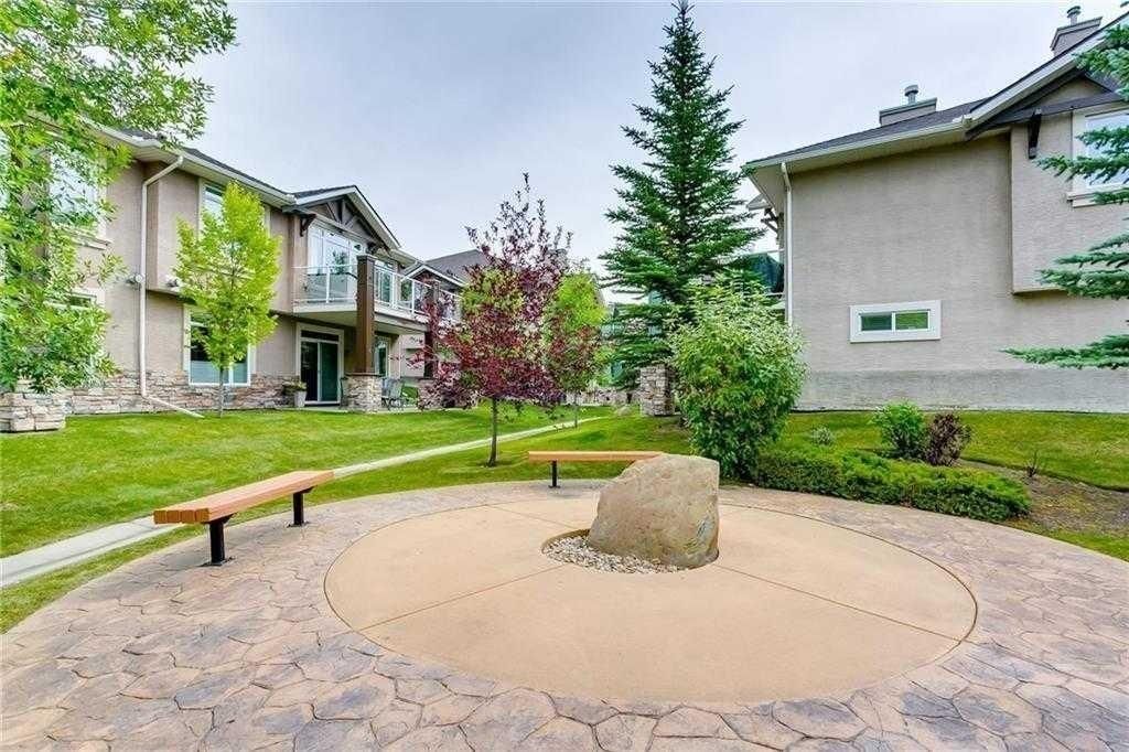 56 Discovery Woods Villas SW, Calgary — photo 3 of 33