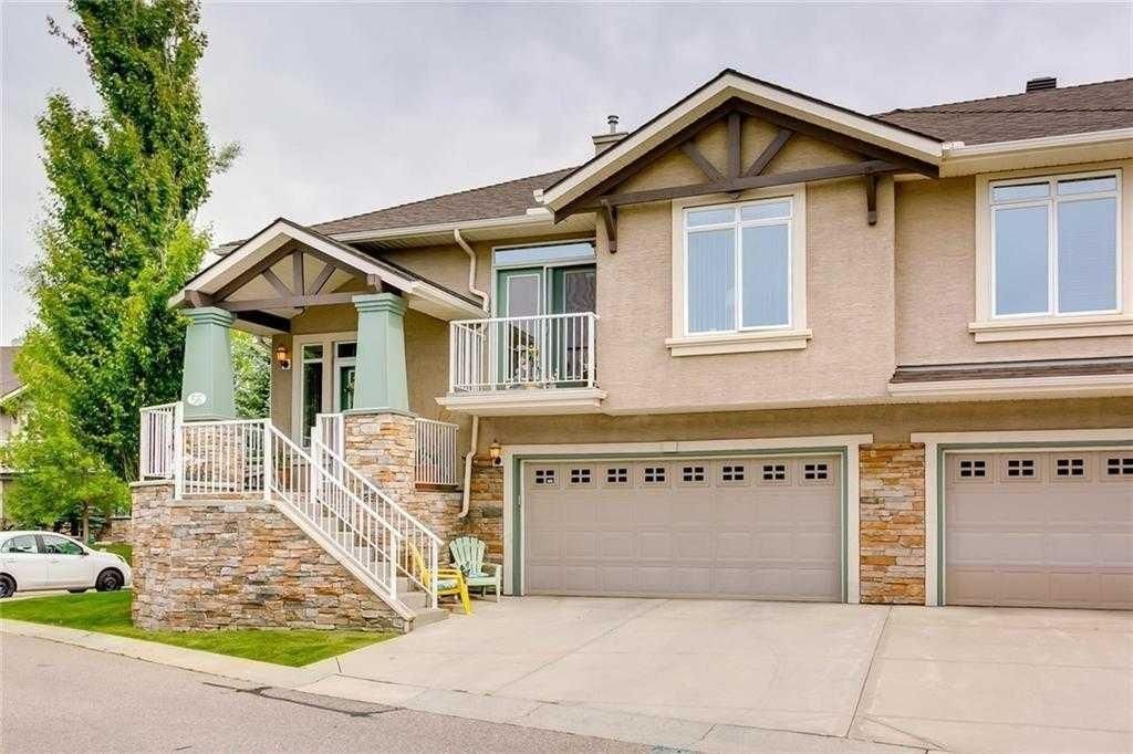 56 Discovery Woods Villas SW, Calgary — photo 4 of 33