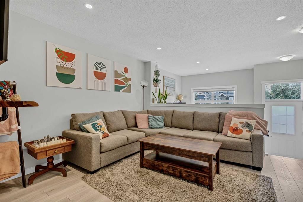 162 Chinook Gate Boulevard SW, Airdrie — photo 4 of 31
