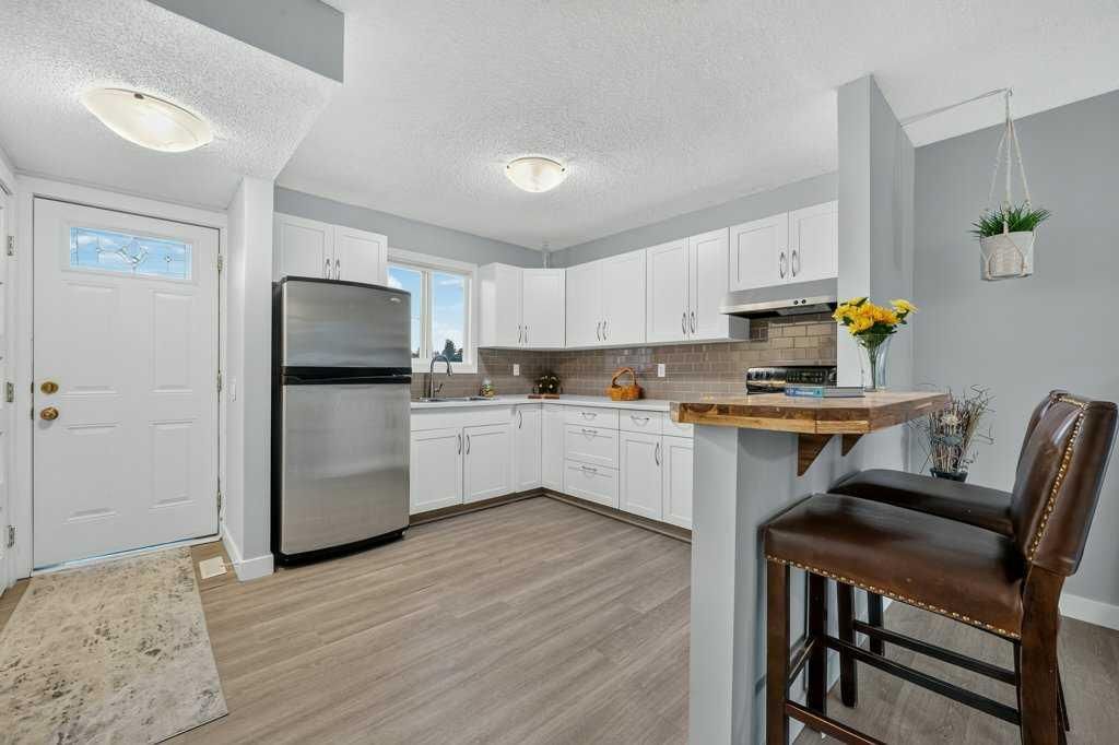 3046 32A Avenue SE, Calgary — photo 4 of 49