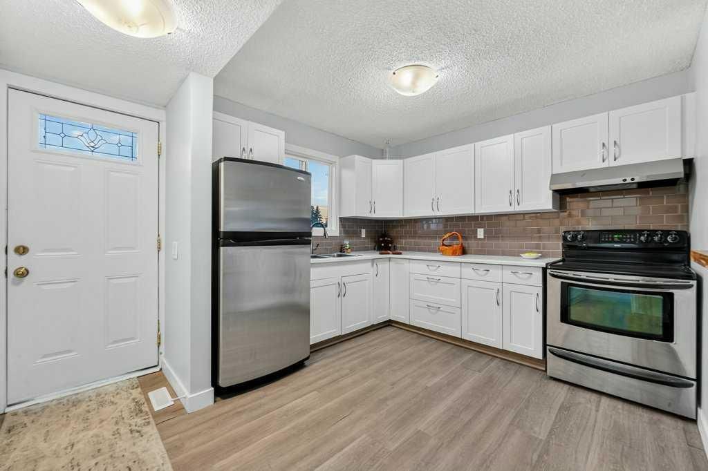 3046 32A Avenue SE, Calgary — photo 5 of 49