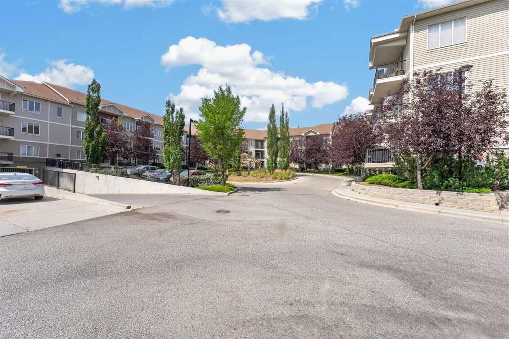 1226, 1540 Sherwood Boulevard NW, Calgary — photo 3 of 25