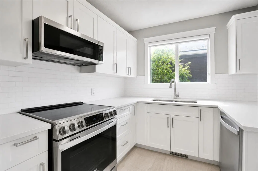115 Abingdon Crescent NE, Calgary — photo 4 of 42