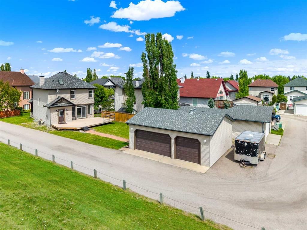 31 Elgin Green SE, Calgary — main listing photo