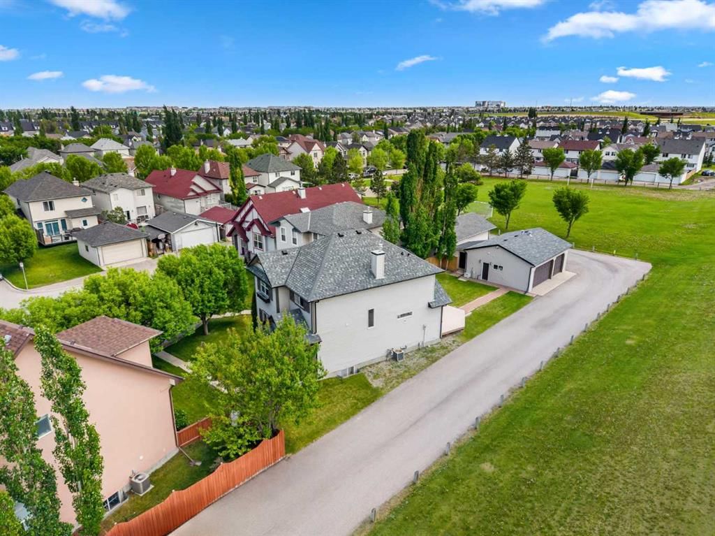 31 Elgin Green SE, Calgary — photo 2 of 49