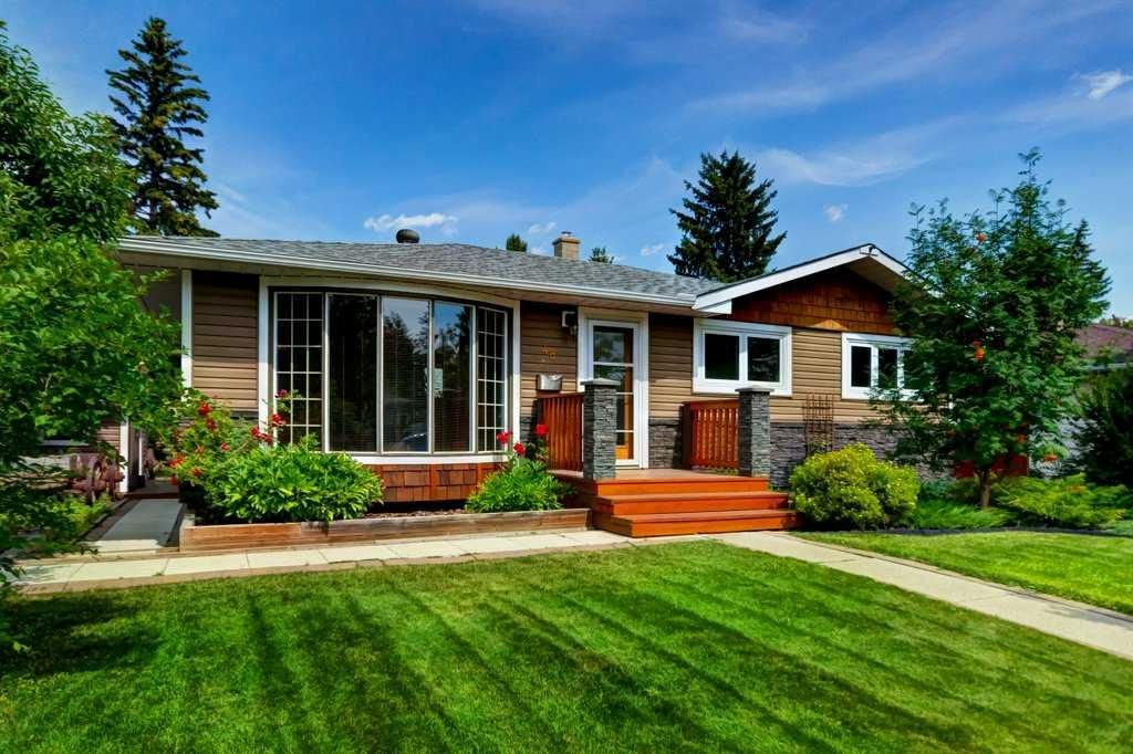 48 Hillary Crescent SW, Calgary — photo 2 of 33