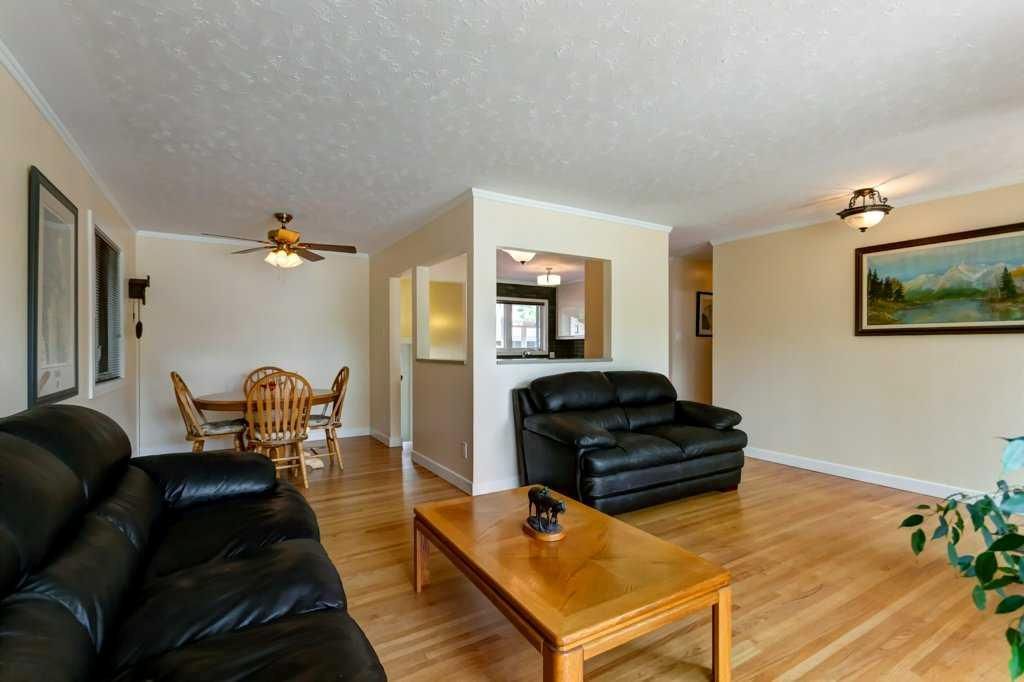48 Hillary Crescent SW, Calgary — photo 4 of 33