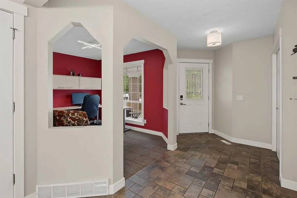 21 Edgebrook Park NW, Calgary — photo 2 of 44
