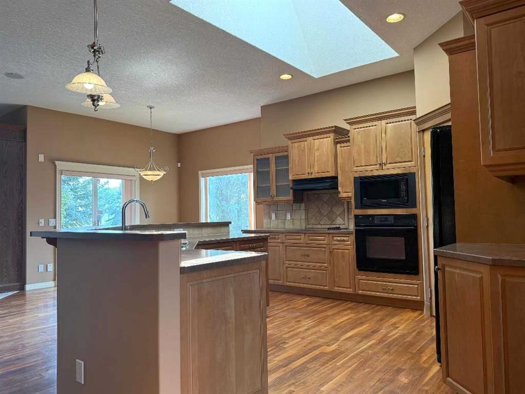 157 Valley Creek Place NW, Calgary — photo 5 of 43