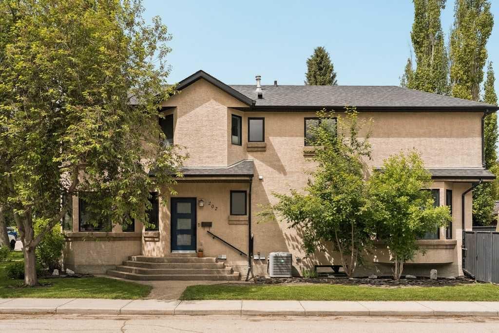 202 26 Avenue NW, Calgary — photo 2 of 45