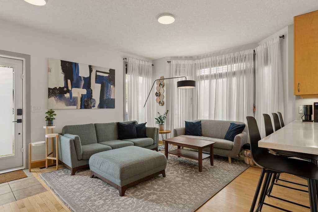 202 26 Avenue NW, Calgary — photo 4 of 45