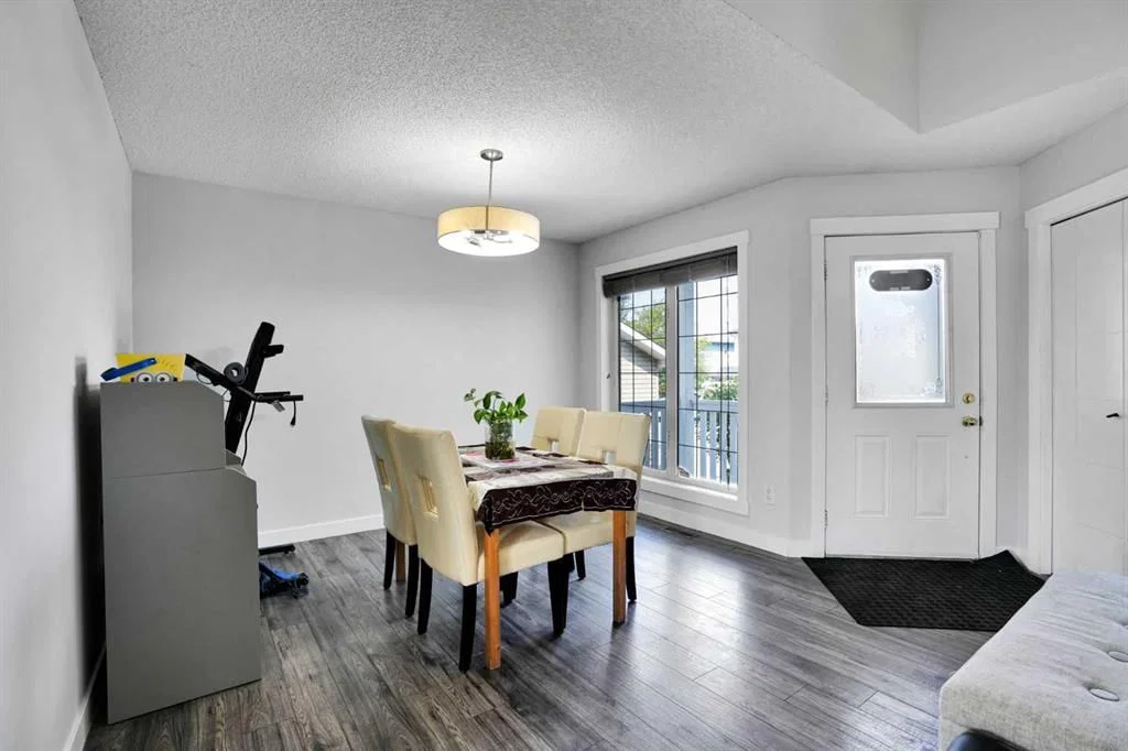 101 Douglas Ridge Circle SE, Calgary — photo 5 of 47