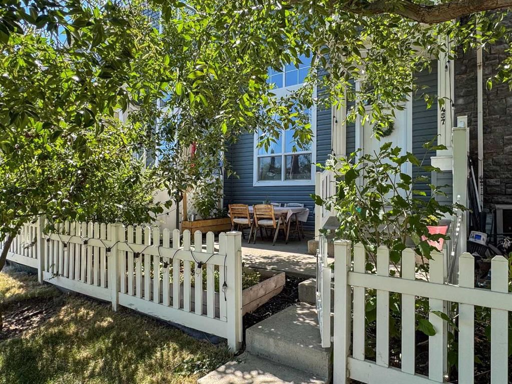 457 Elgin Gardens SE, Calgary — main listing photo