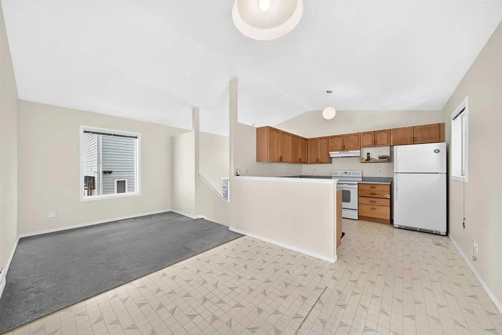 23 San Diego Manor NE, Calgary — photo 5 of 26