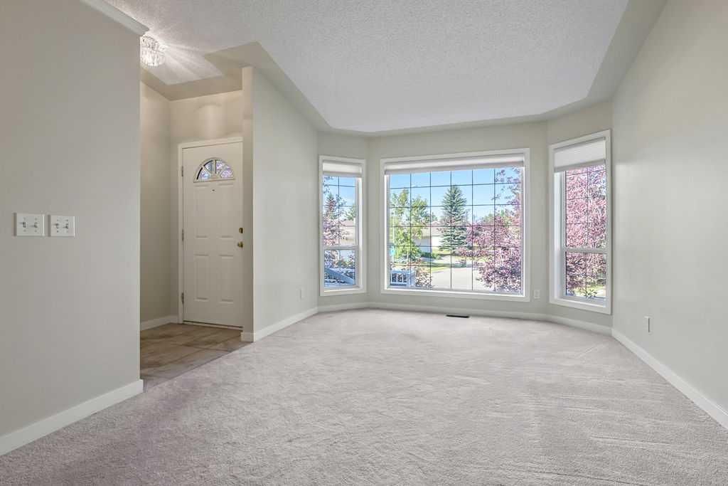 58 Sierra Morena Green SW, Calgary — photo 3 of 48