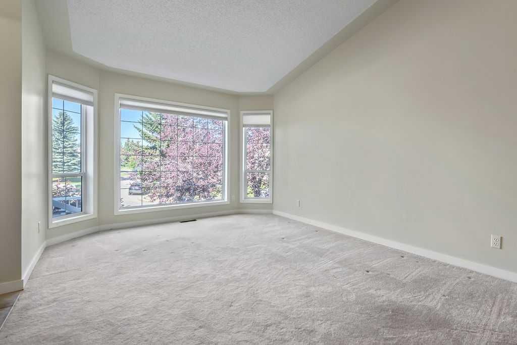 58 Sierra Morena Green SW, Calgary — photo 5 of 48