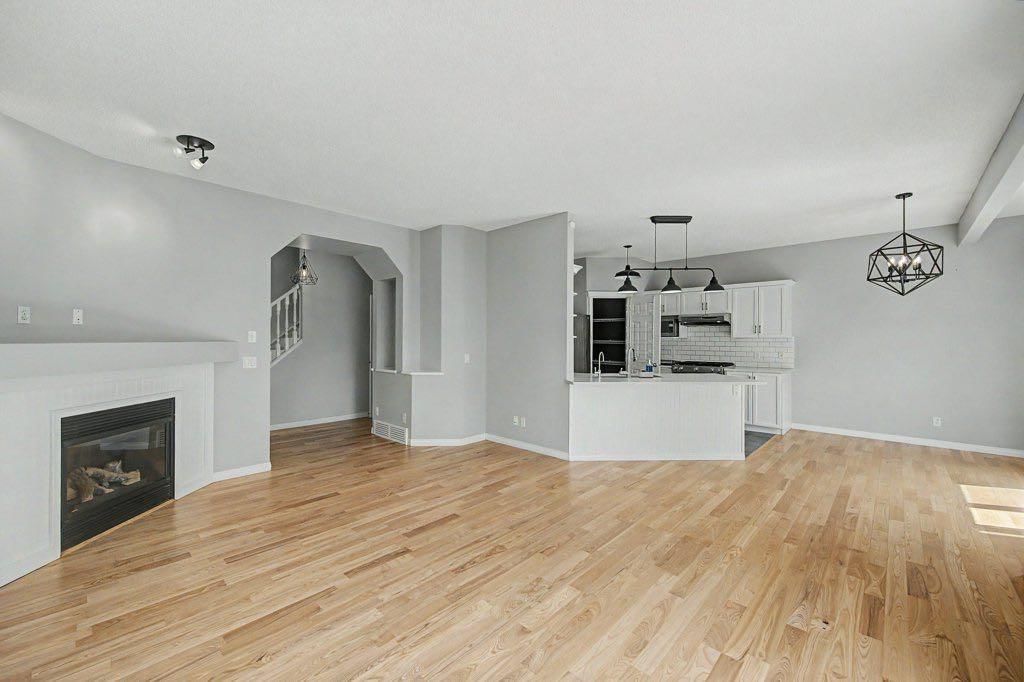 218 Cougarstone Circle SW, Calgary — photo 5 of 44
