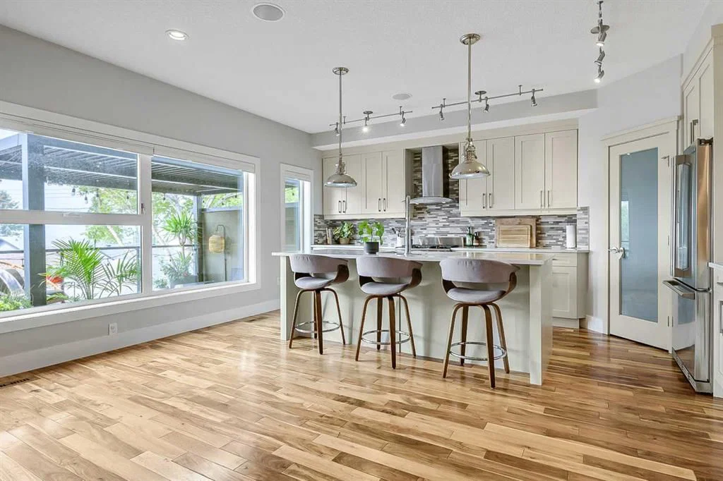 5013 23 Avenue NW, Calgary — photo 4 of 50