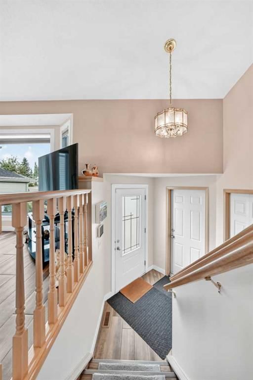 18 Shawbrooke Rise SW, Calgary — photo 3 of 50
